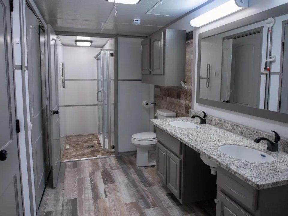 restroom trailer rental
